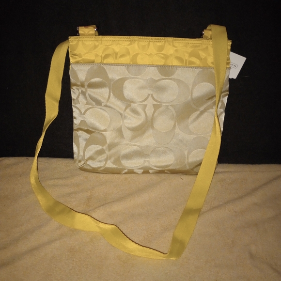 NWT COACH GETAWAY SIGNATURE NYLON FILE CROSSBODY IN SV/KHAKI/CITRINE - Picture 4 of 14